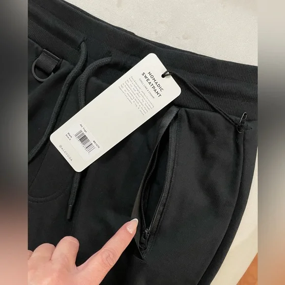 NWT Alo Yoga Nomadic Sweatpants in Black Front & Back Pockets Size S - Picture 11 of 16